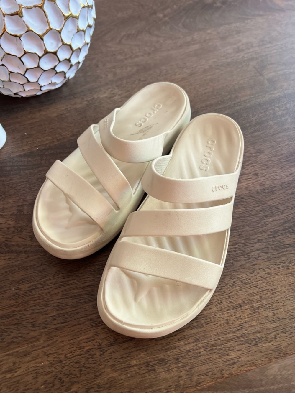 Crocs getaway strappy sandals 7 stucco